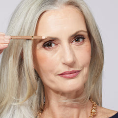 Laura Geller Bravo Brows delineado natural para cejas con acabado suave