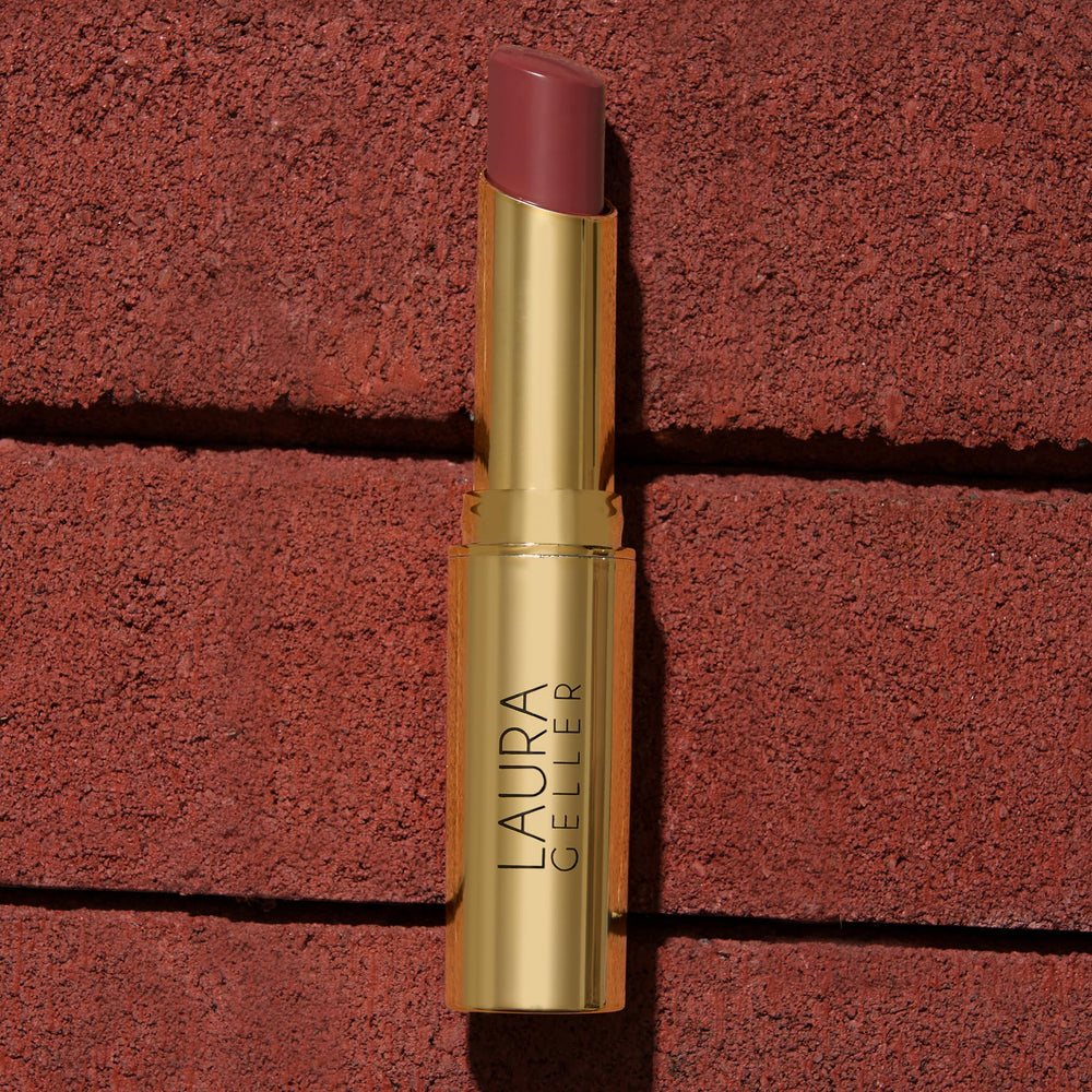 LAURA GELLER Jelly Balm hidrata los labios con efecto duradero.