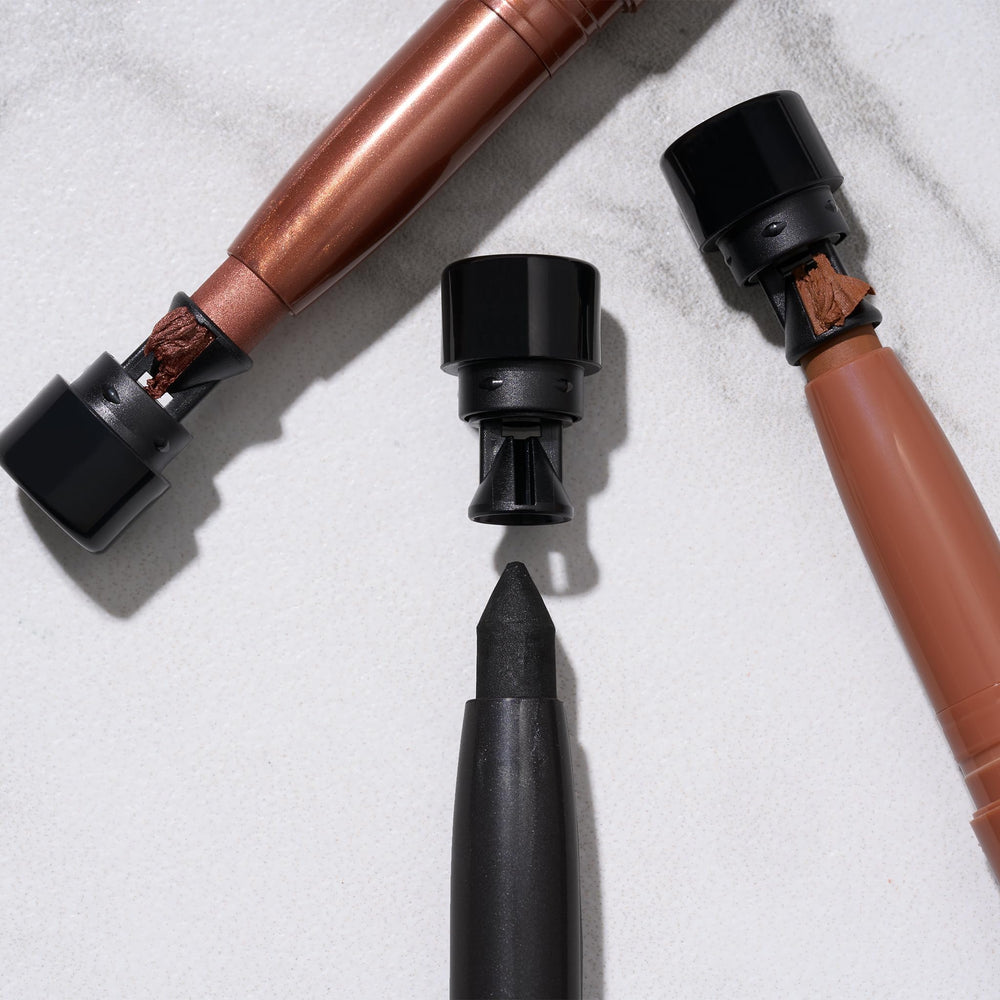 Delineado sublime con tono Smoky Amethyst para ojos definidos.