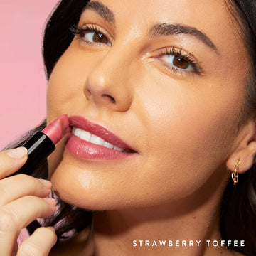 Aplicación céntrica para definir labios con Laura Geller New York.