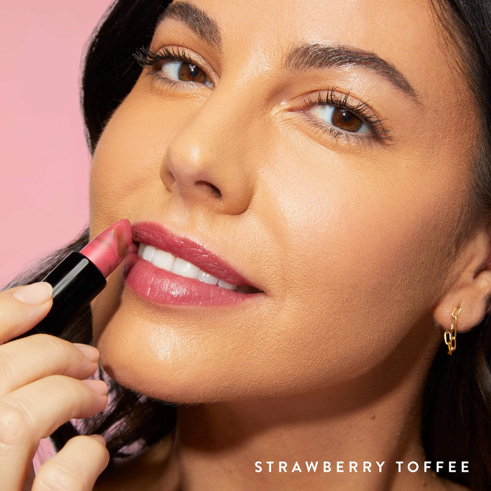 Aplicación céntrica para definir labios con Laura Geller New York.