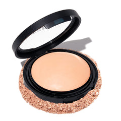 LAURA GELLER NEW YORK: base horneada en polvo color Fair, cobertura suave para piel clara.