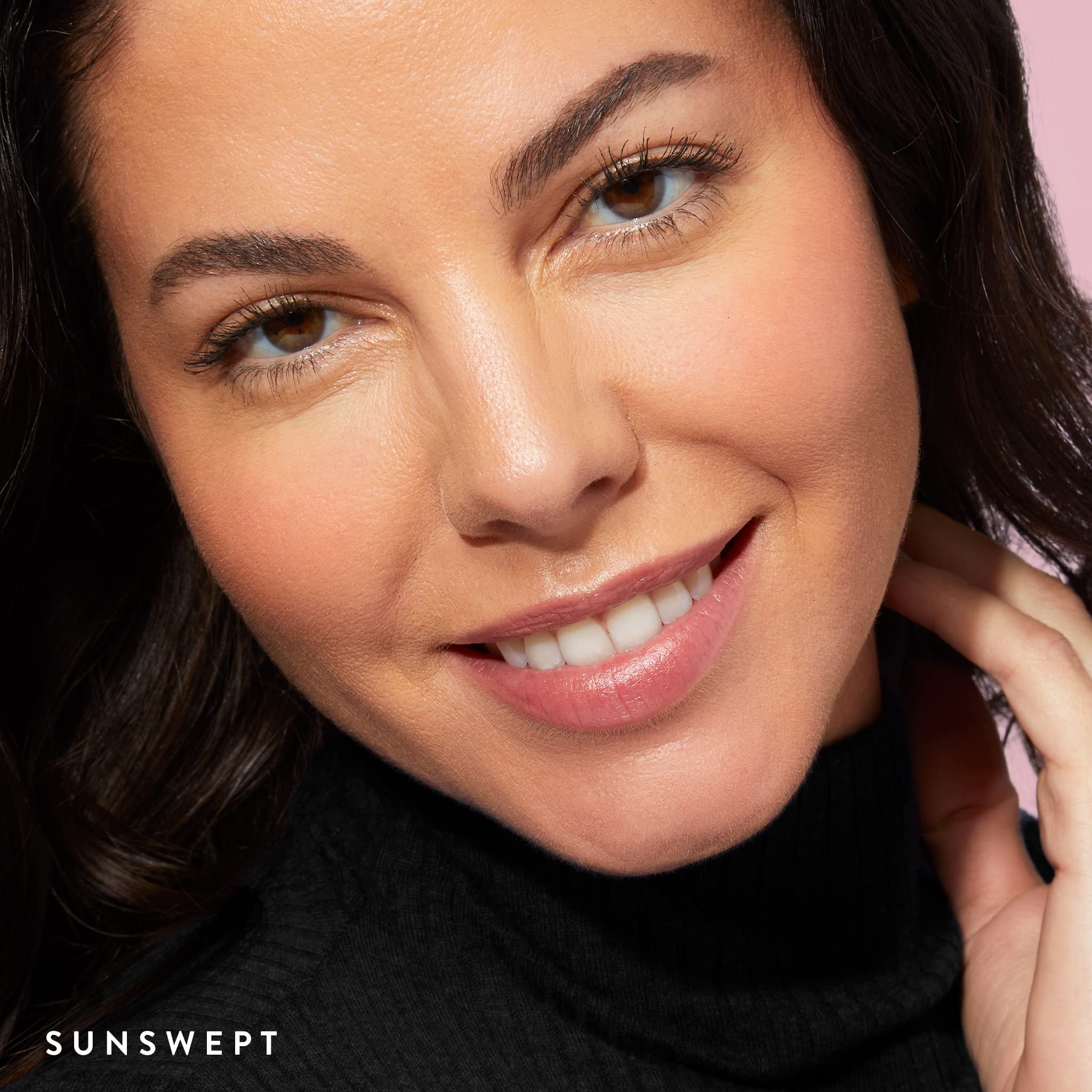 Laura Geller New York, application au pinceau pour un flush naturel.