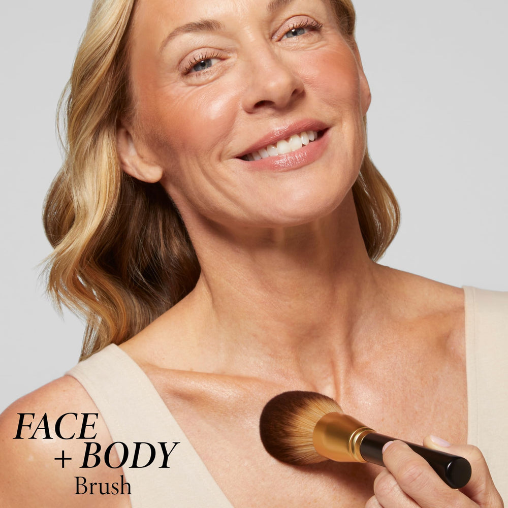 Brocha bronceado natural de Laura Geller New York para un look dorado
