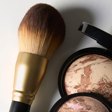Brocha bronceador para rostro y cuerpo de Laura Geller New York