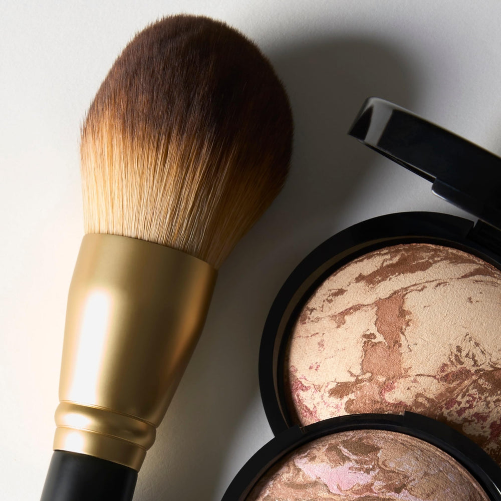 Brocha bronceador para rostro y cuerpo de Laura Geller New York