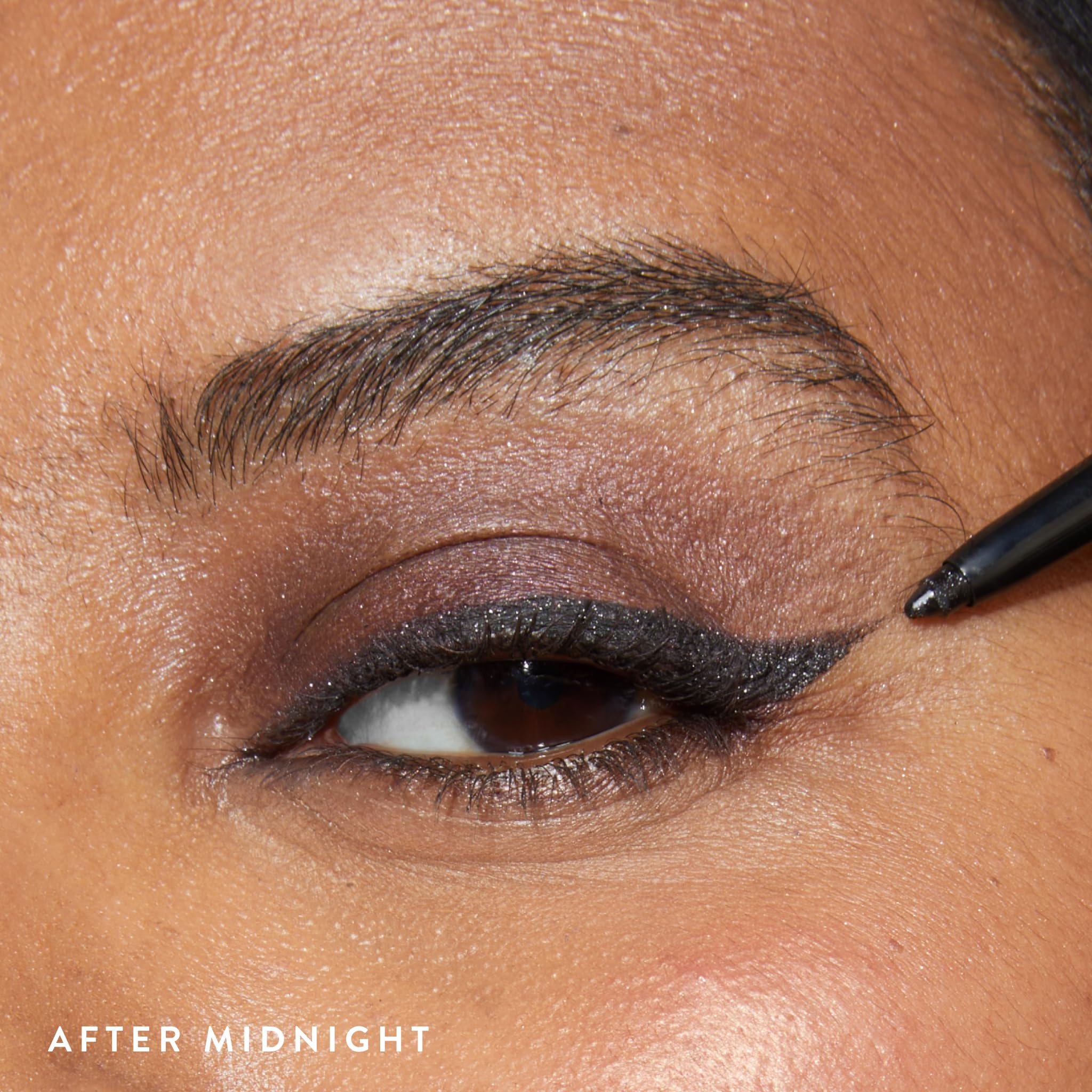 Delineador gel Inkcredible de Laura Geller New York para trazos precisos y regulares.