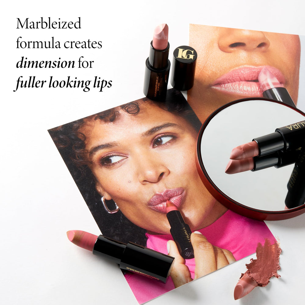 Laura Geller New York añade dimensión a los labios con color suave.