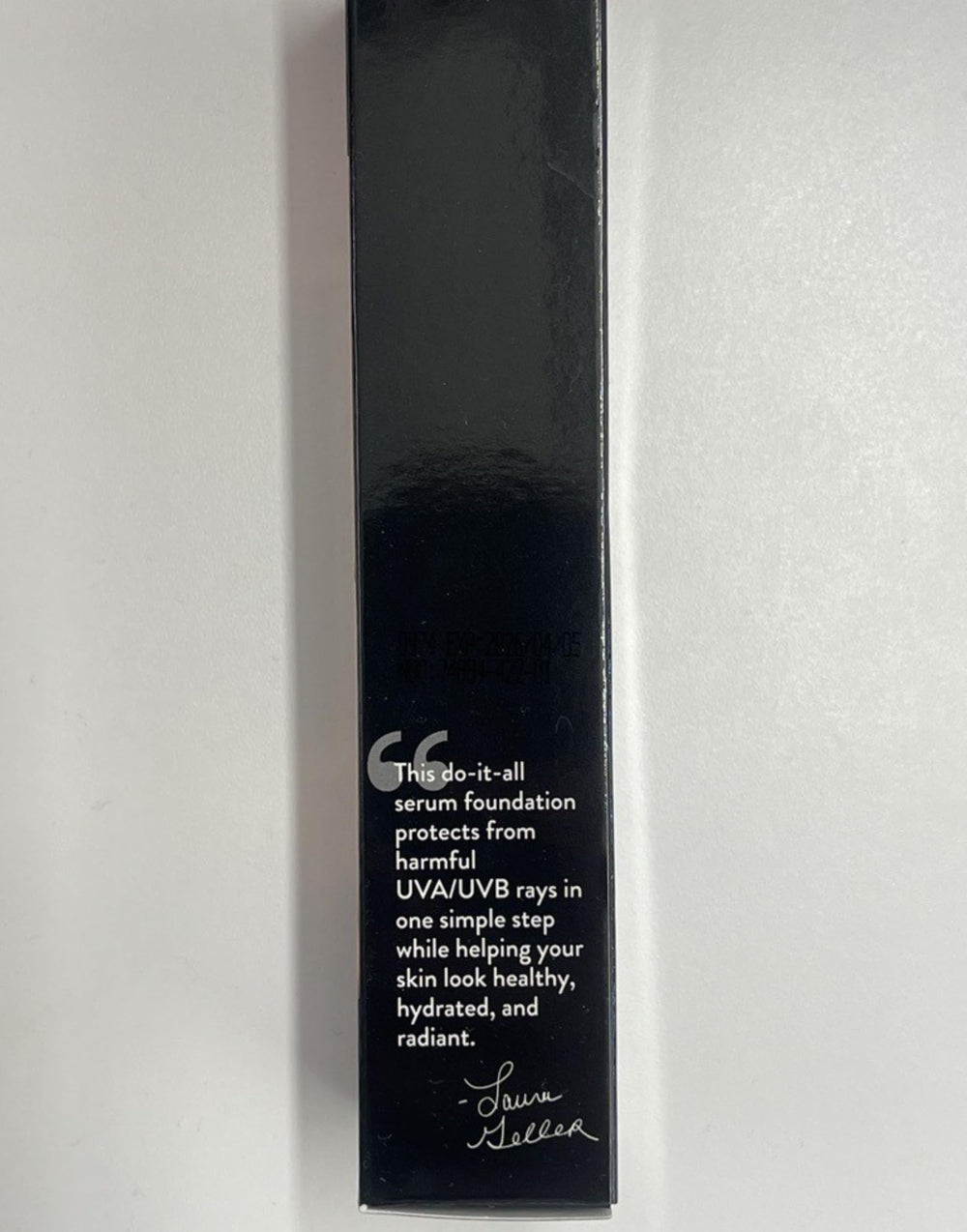LAURA GELLER NEW YORK: texture légère qui hydrate et illumine le teint.