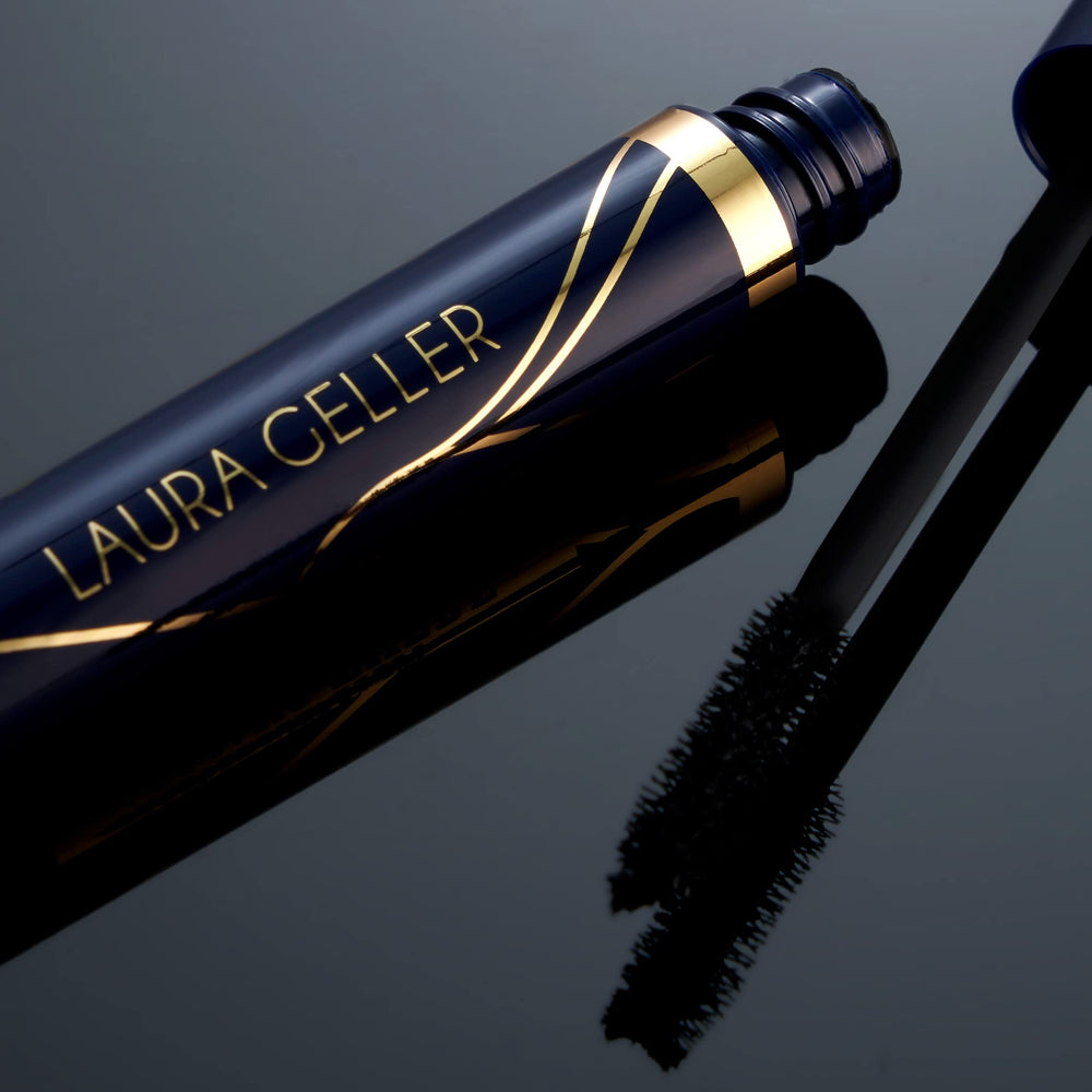 Laura Geller New York Mascara: empaque compacto ideal para viaje y bolso.