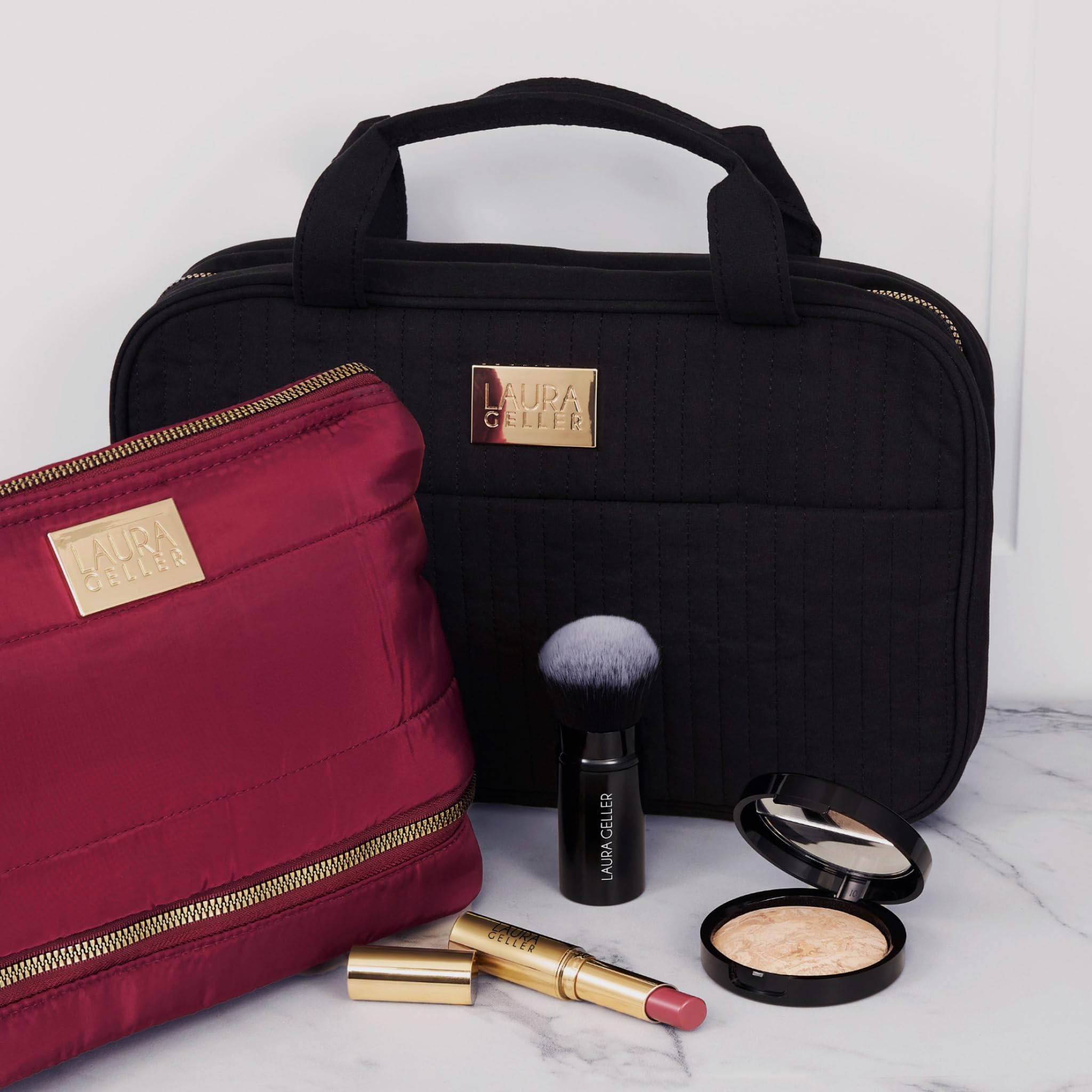 Nettoyage facile du sac maquillage pliable Laura Geller New York, entretien sans effort.