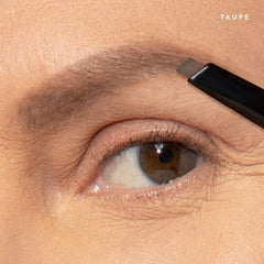 La Sculpt-n-Stay gel cejas ofrece fijación suave y control sin descascararse