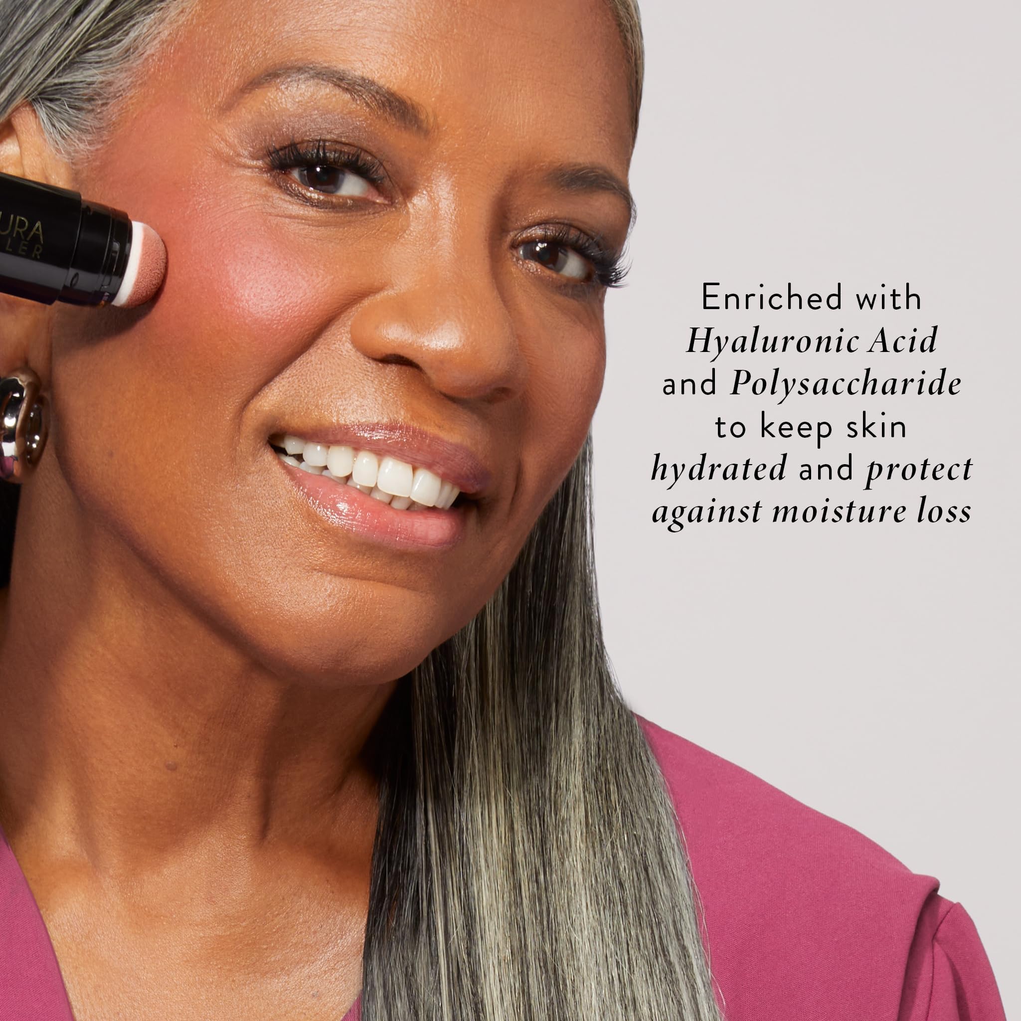 LAURA GELLER NEW YORK Serum Blush Tint application facile au doigt.