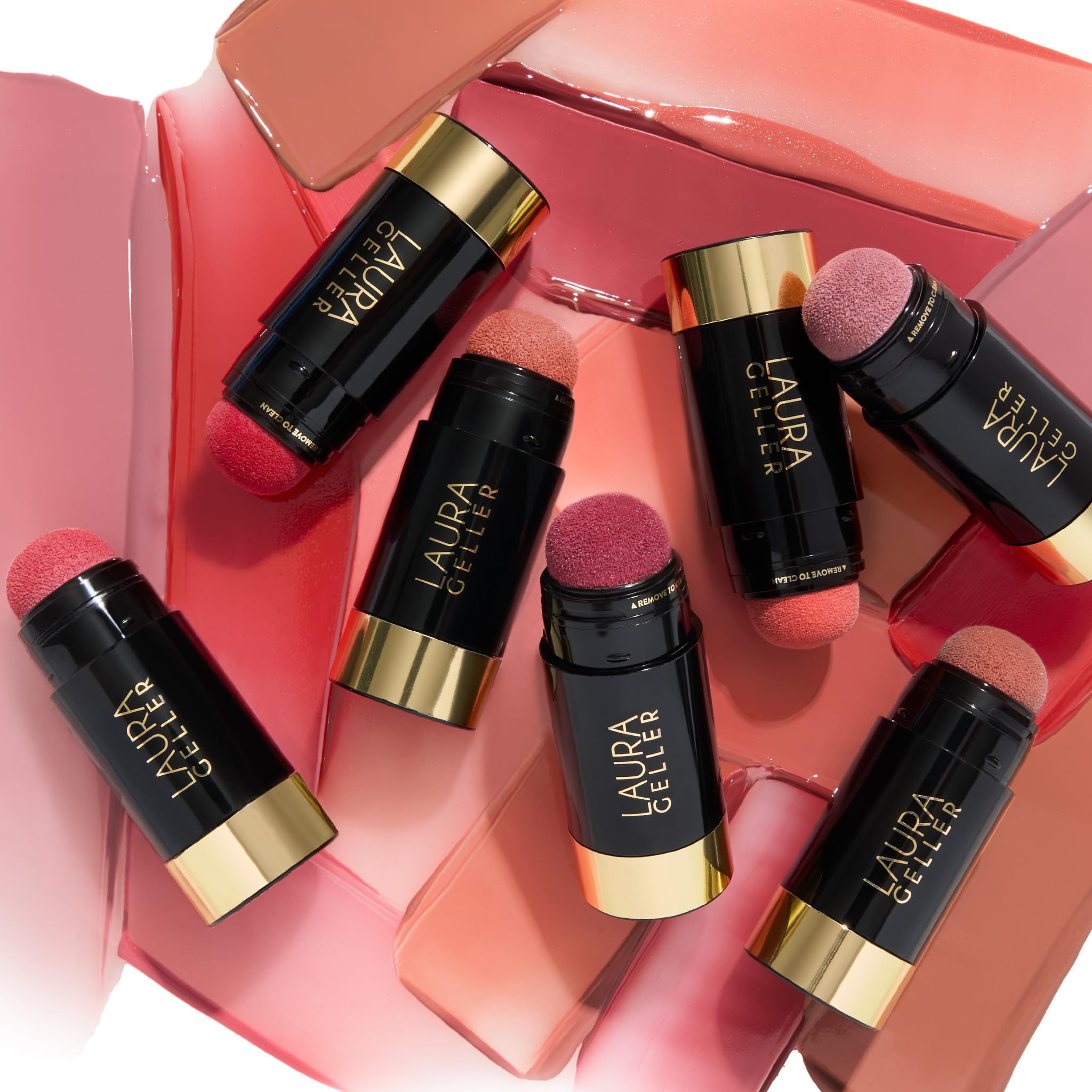 Sérum-blush-tint Laura Geller New York, contient hyaluronique pour une hydratation légère.