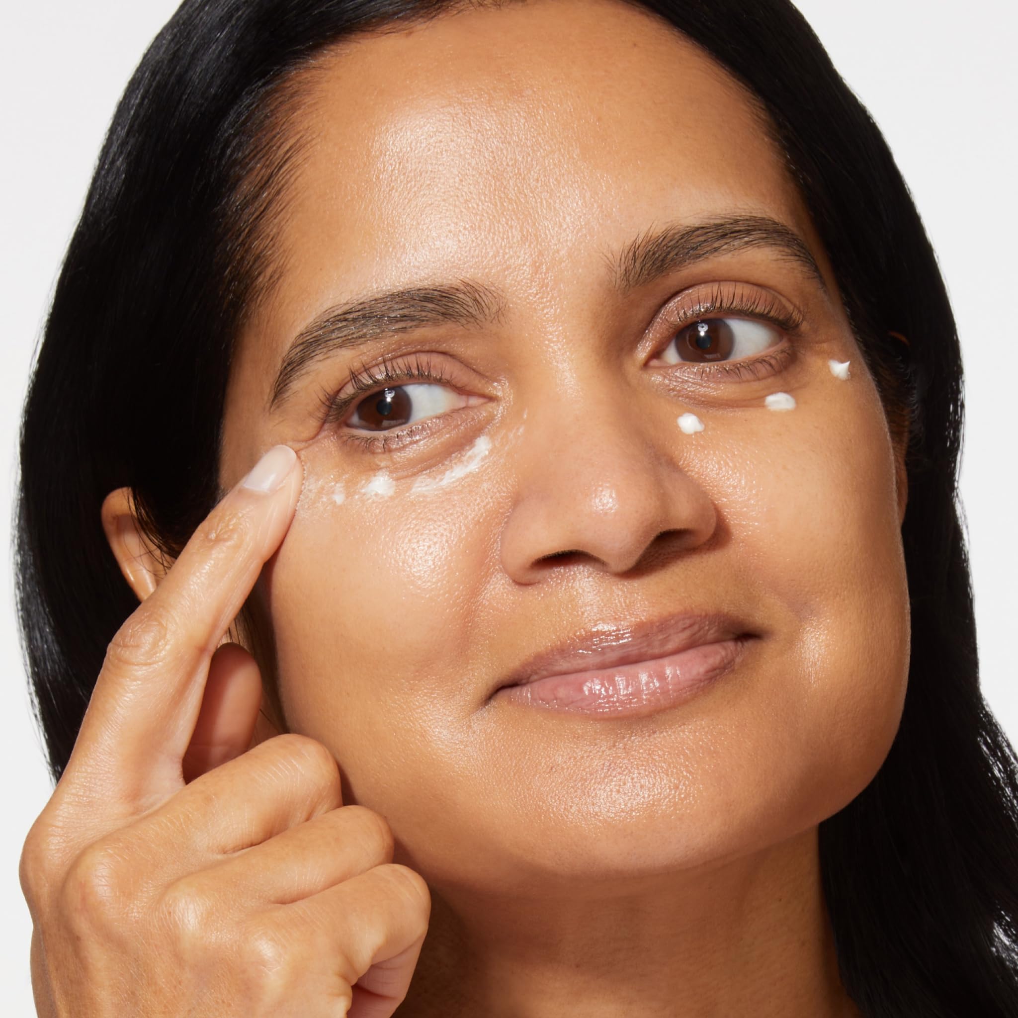 Efecto iluminador natural de LAURA GELLER NEW YORK Spackle para mirada más fresca.