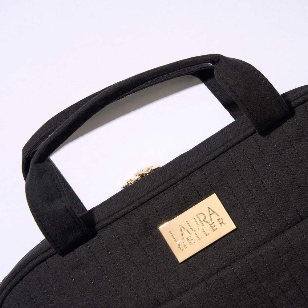 Sac maquillage Laura Geller New York, parfait pour voyages grâce à son accès rapide.