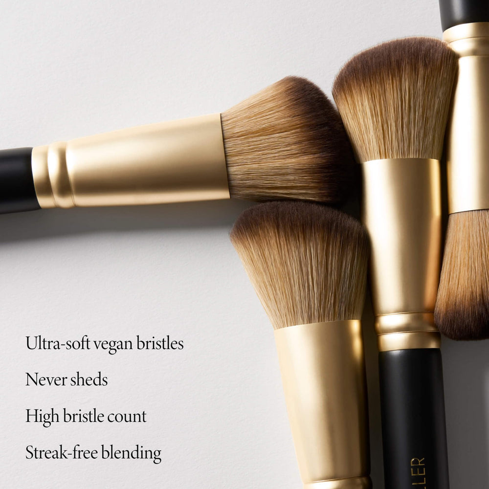 Pincel angular Laura Geller New York para aplicar rubor y bronceador.