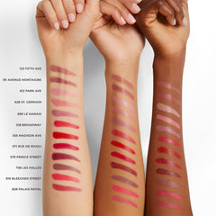 Laura Mercier hidrata labios con ácido hialurónico para suavidad.
