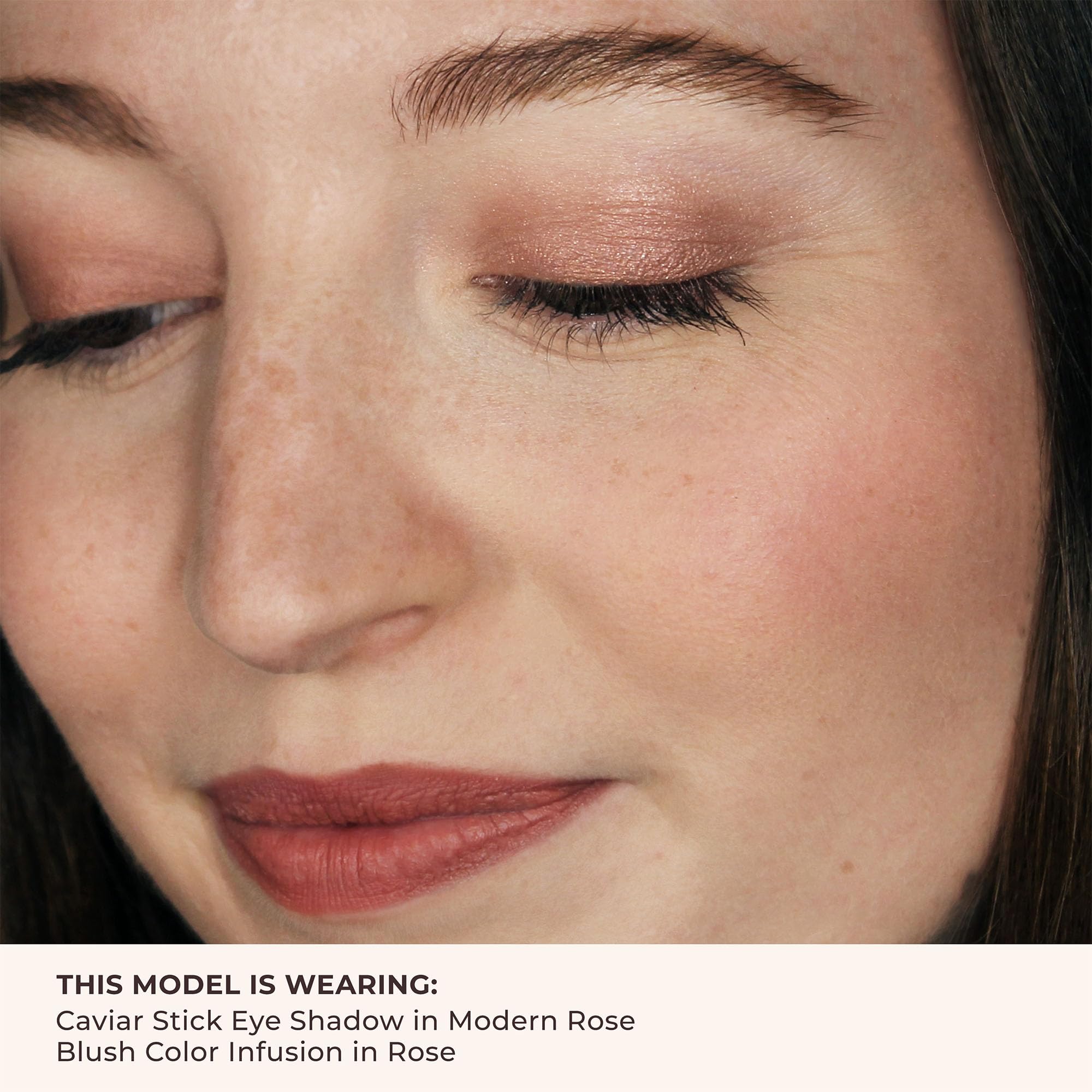  Laura Mercier Blush Color Infusion – finition matte et scintillante pour divers looks.