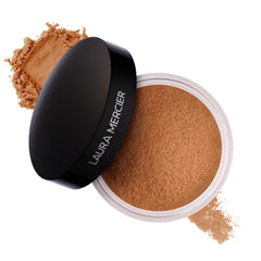 Laura Mercier polvo translucido en empaque para fijar maquillaje.