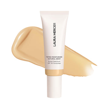 Laura Mercier Tinted Moisturizer en botella, hidratación suave y acabado luminoso.