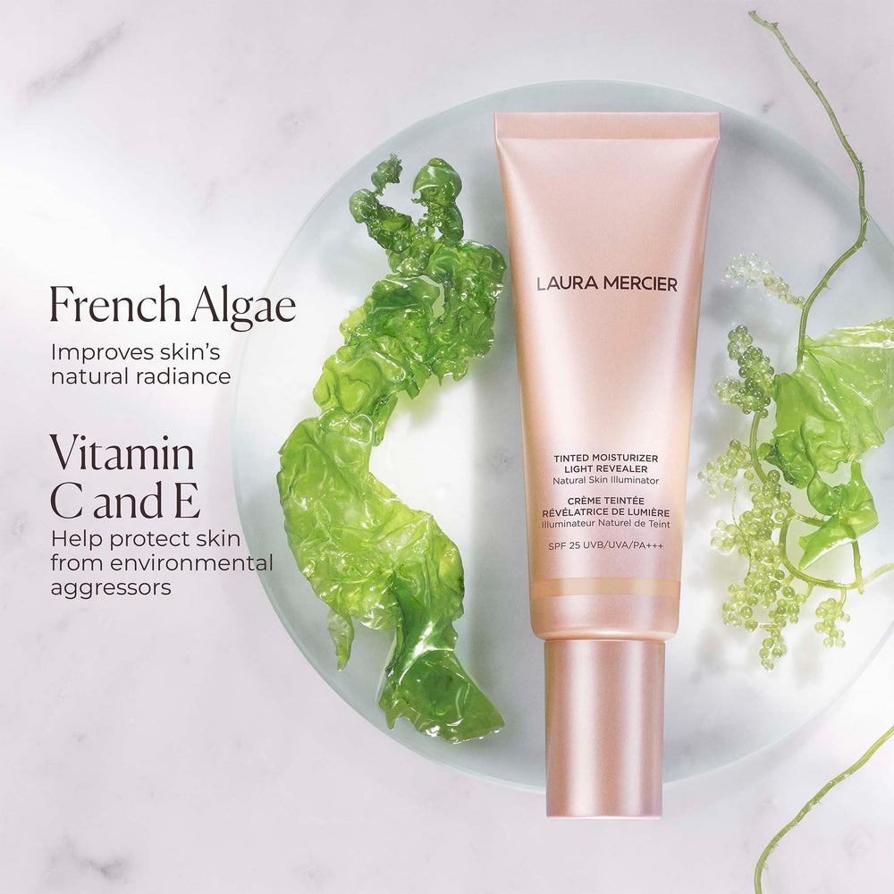 Laura Mercier Tinted Moisturizer Light Revealer brillo natural en la piel