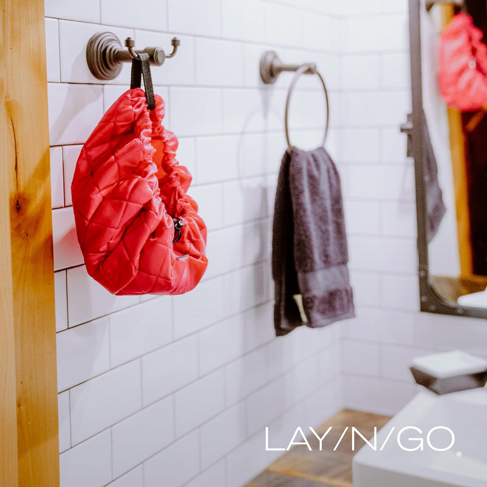 Lay-n-Go Cosmo regalo práctico para viajeros y amantes del maquillaje.