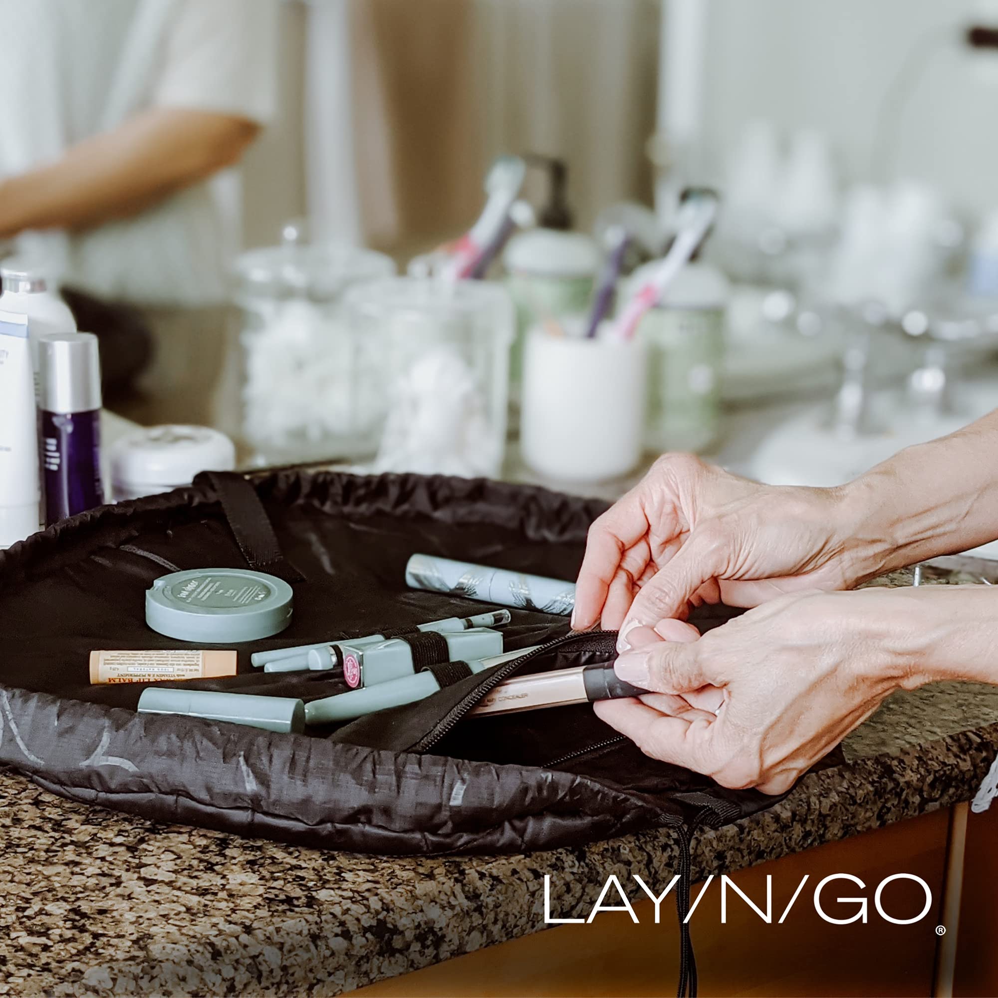 Lay-n-Go Cosmo tejido de poliéster resistente que resiste manchas y derrames.