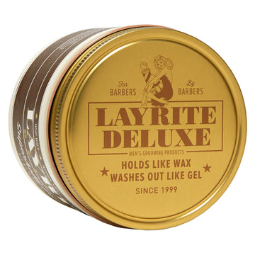 Layrite Super Hold pomade: textura densa que se reparte fácilmente.