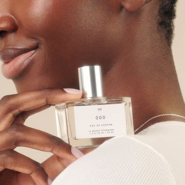 Le Monde Gourmand 000 Spray: aplicación en pulso para una experiencia duradera