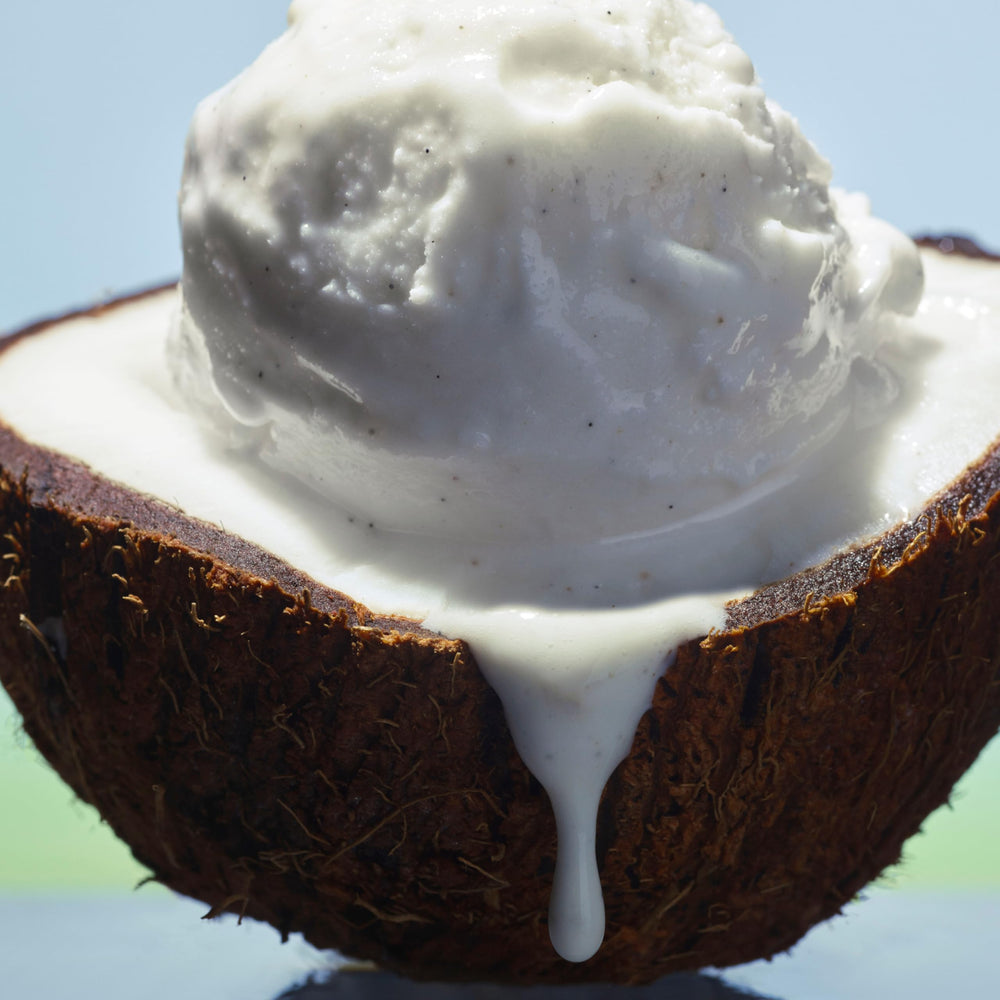 Aplicación en puntos de pulso con Le Monde Gourmand Lait de Coco para mayor duración.