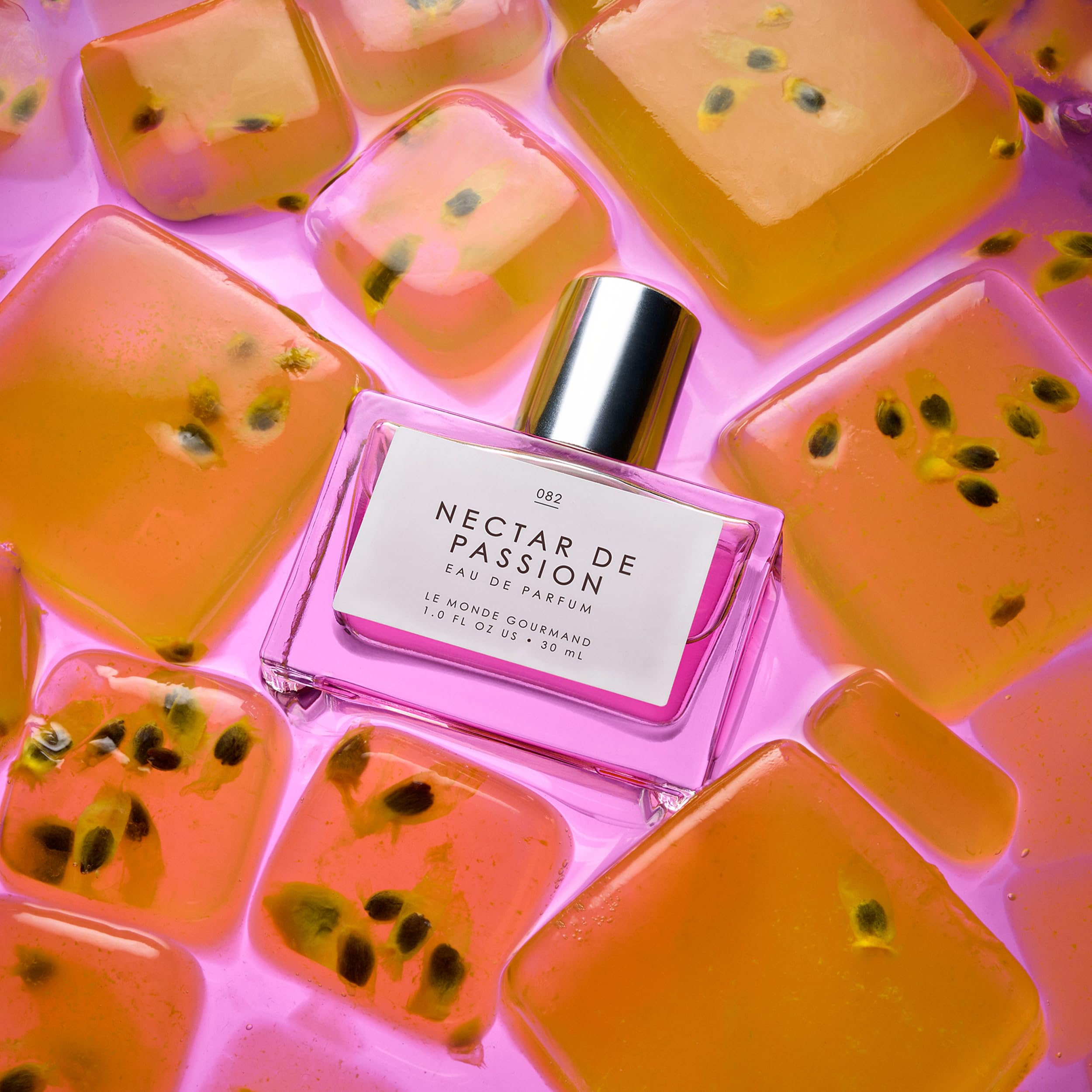 Etiqueta del perfume Le Monde Gourmand, guía visual de notas florales.