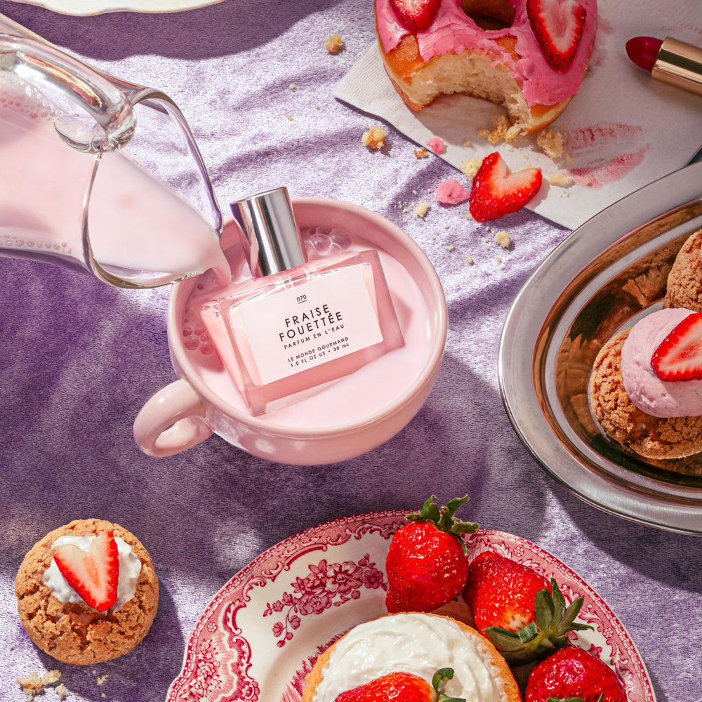Notas de corazón Le Monde Gourmand Fraise Fouettée: heliotropo y coco en el centro.