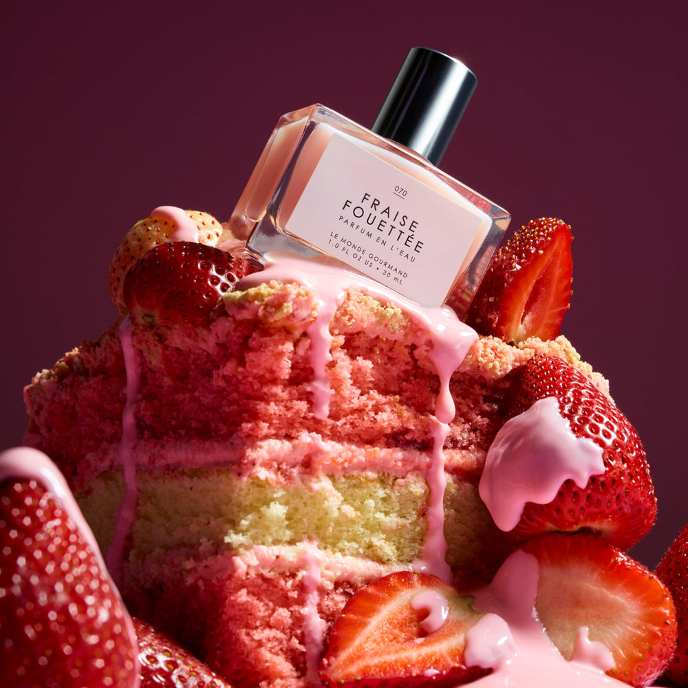 Notas de salida Le Monde Gourmand Fraise Fouettée con fresa fresca.