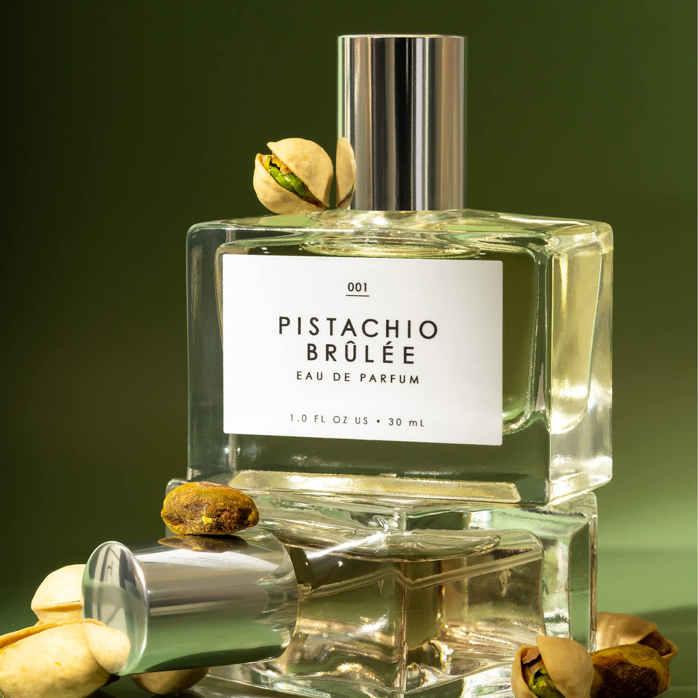 Primer plano de Pistachio Brûlée, sensaciones cálidas y reconfortantes.