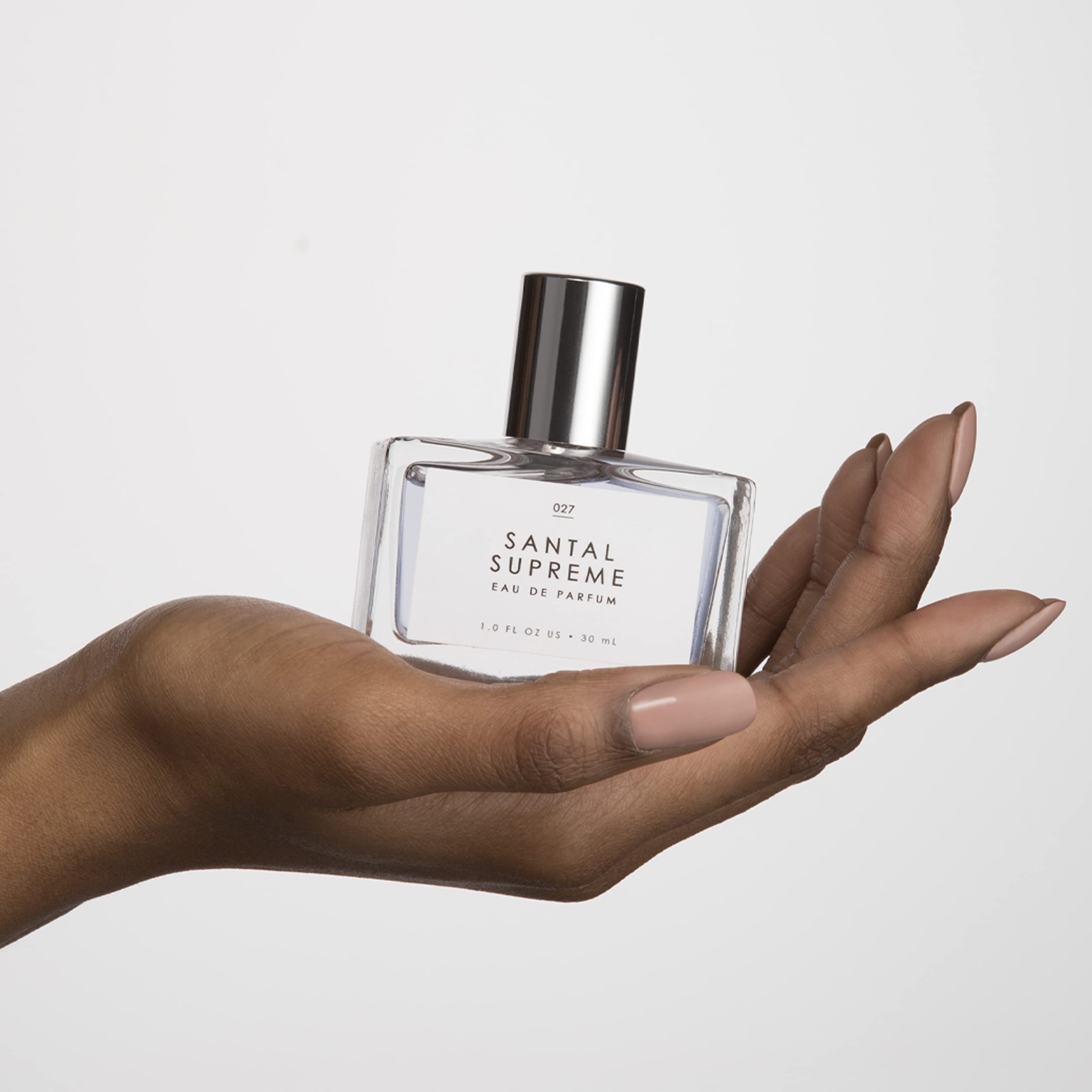 Le Monde Gourmand Santal Supreme etiqueta violeta refuerza la identidad de la fragancia