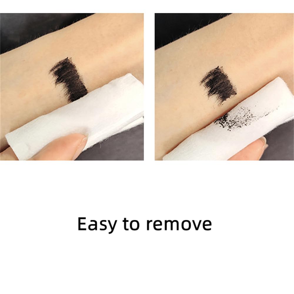 Lesiti Mascara Negra permite capas múltiples sin grumos para un acabado suave.