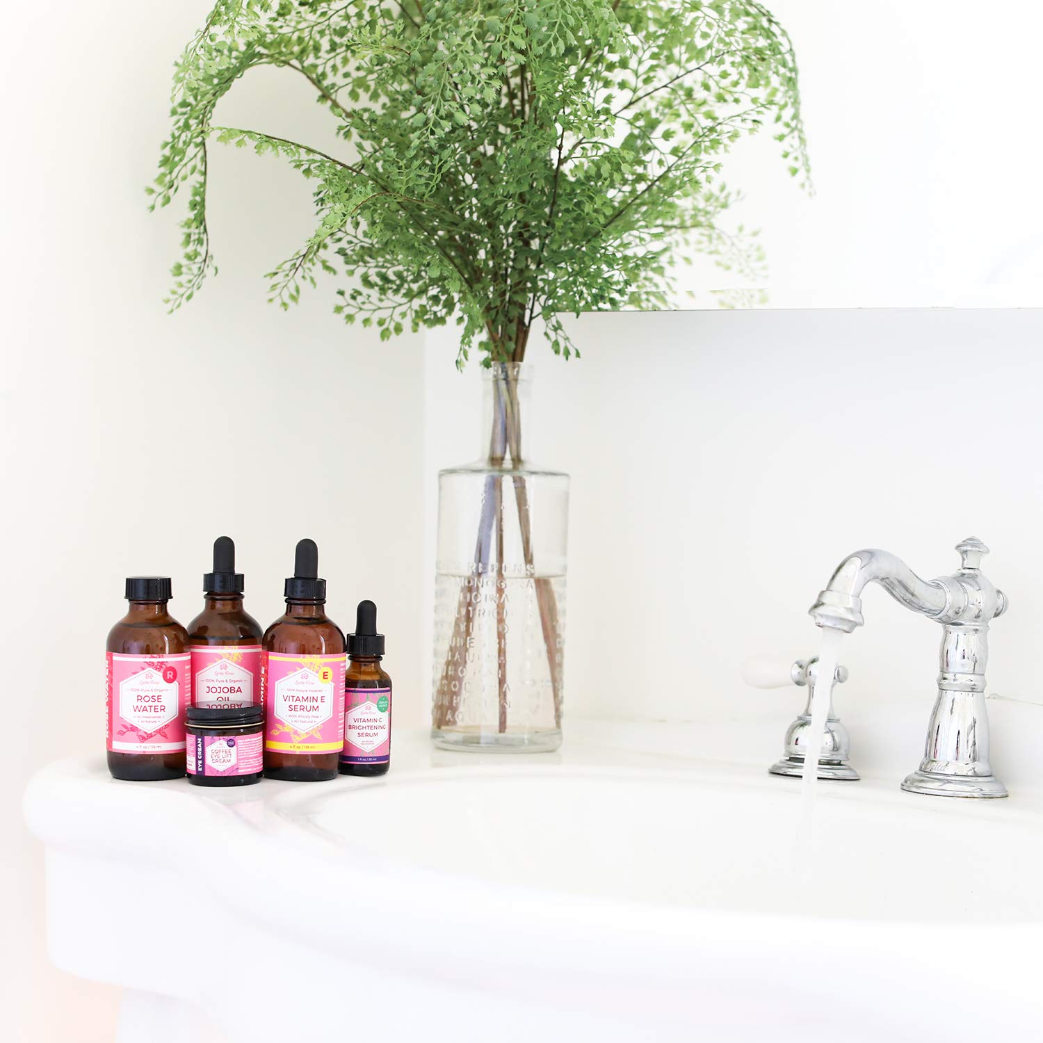 Dosis precisa con gotero de Leven Rose Vitamina C para aplicación controlada.
