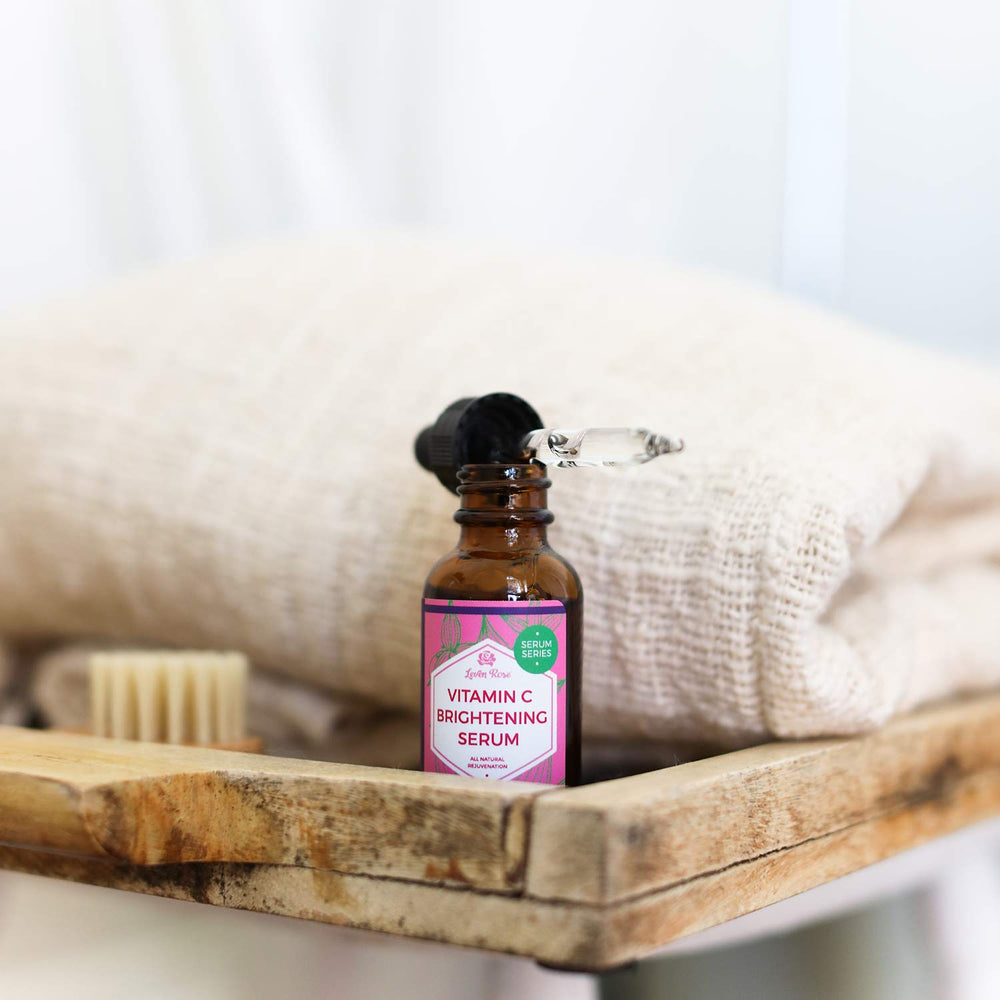 Botella de Leven Rose Vitamina C con tono más uniforme tras uso.