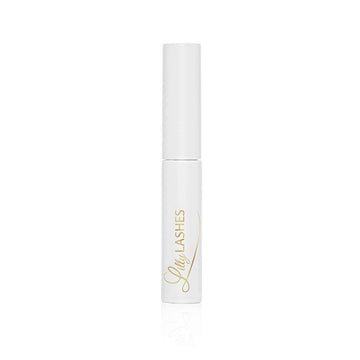 Lilly Lashes acabado transparente que se integra con las pestañas
