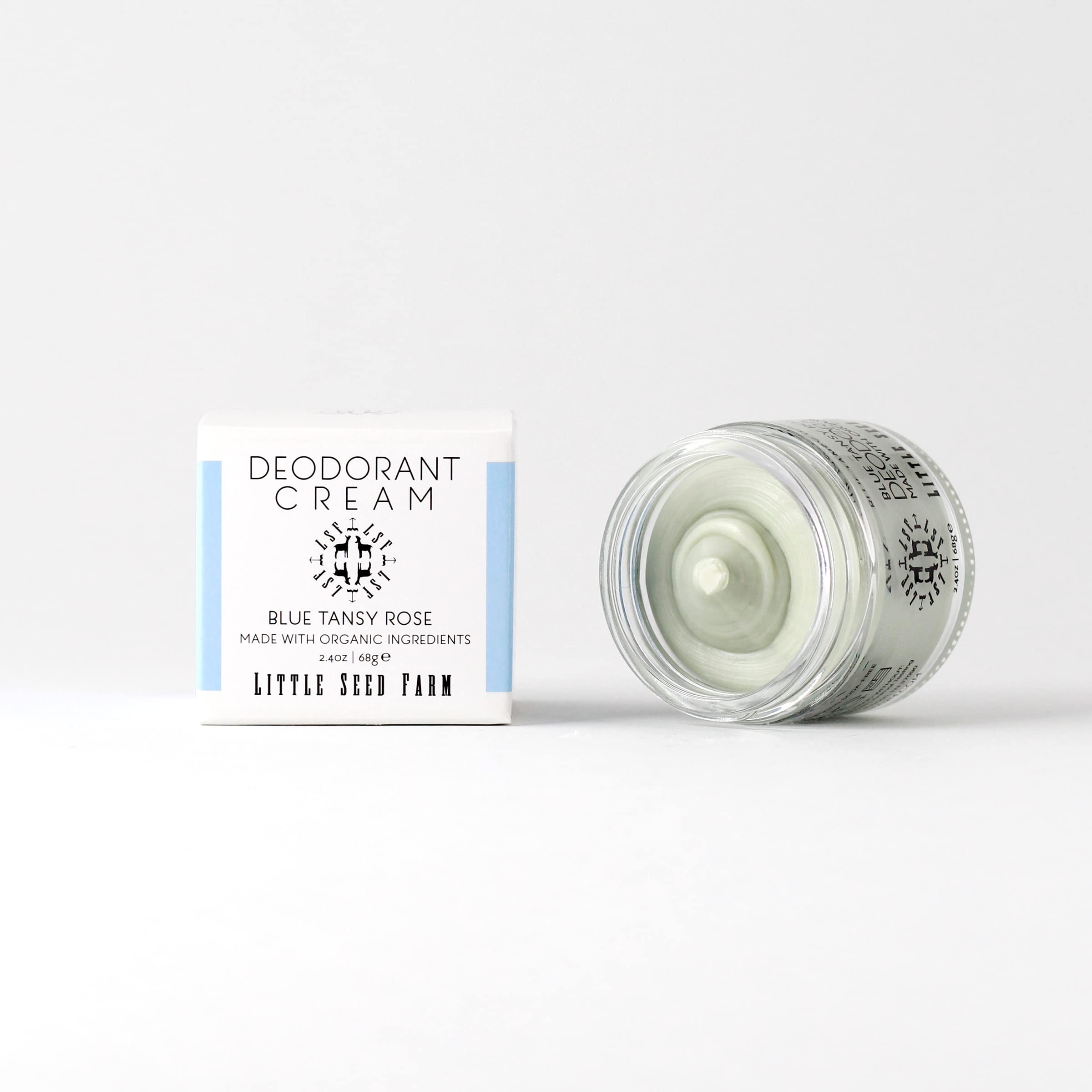 Aplicación suave con dedos para Little Seed Farm Desodorante Crema Blue Tansy Rose.