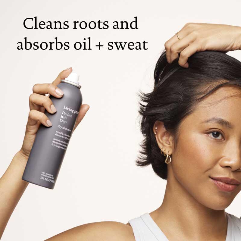 Living Proof Champú en Seco Perfect Hair Day cuida cuero cabelludo y extiende entre lavados.