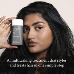 Textura cremosa de Living Proof Perfect Hair Day facilita peinados diarios.