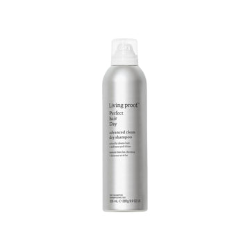 Living Proof PhD, botella de champú seco, cabello limpio entre lavados con brillo natural.