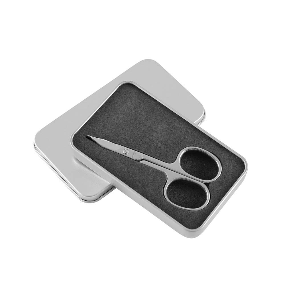 Kit de manicura Livingo compacto para retoques rápidos en casa.