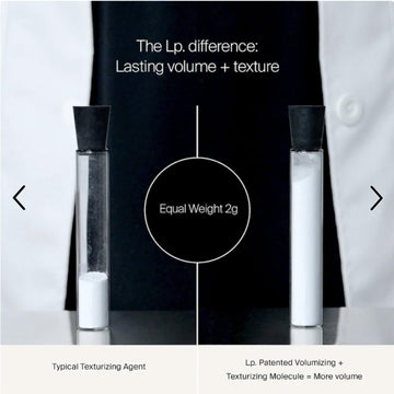 Living proof Full Dry Volume Texture Spray ofrece agarre ligero sin crear peso.