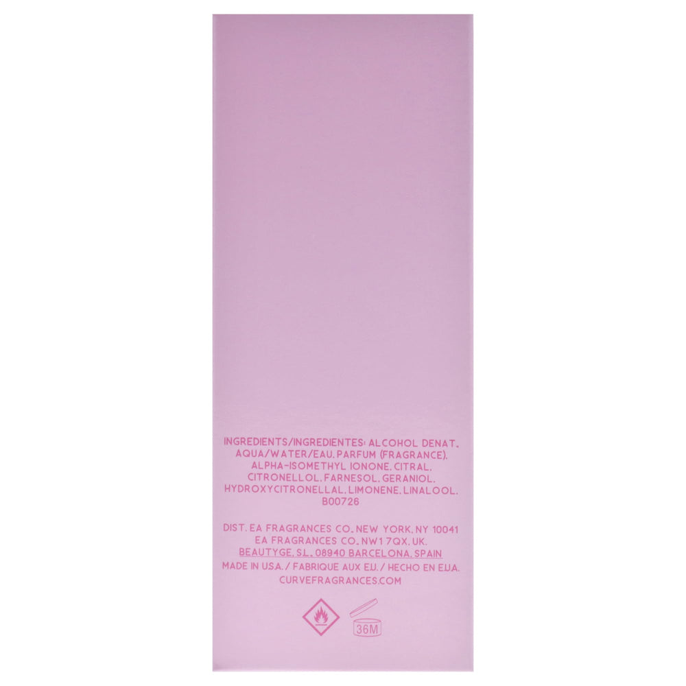 Notas amaderadas y cachemir crean un cierre elegante en Curve Pink Blossom.