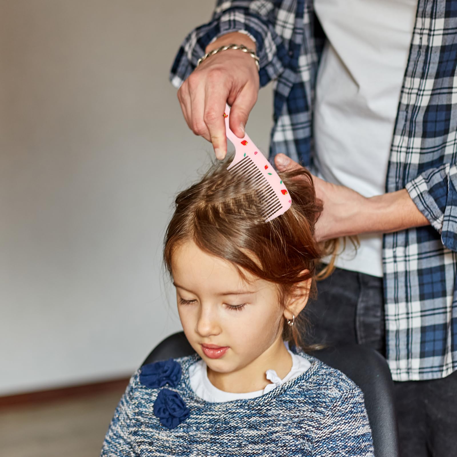 Peine bebé LLOUSSAK para uso diario, práctico en cabello húmedo o seco.