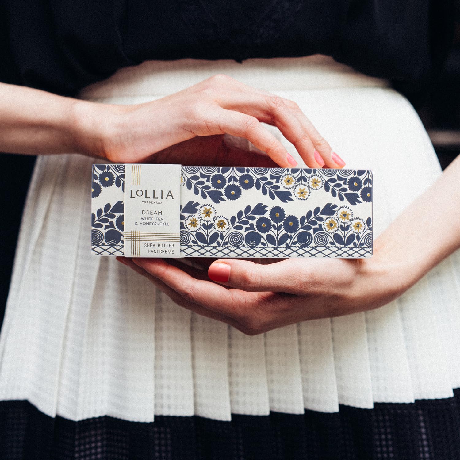 LOLLIA crema de manos en elegante caja-regalo deslizante