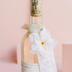 Lollia Relax envase de cristal silueta clásica añade elegancia al baño.